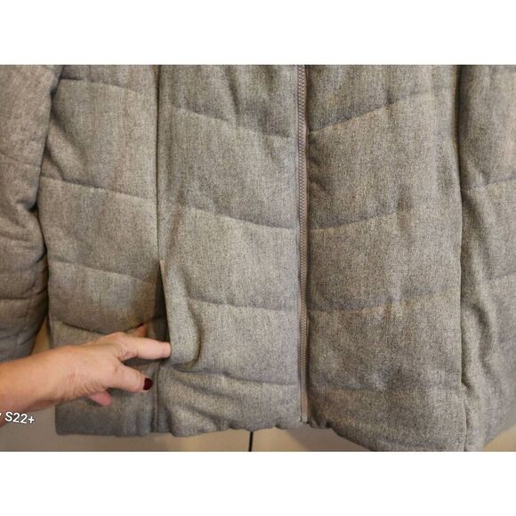 O35 GAP wool blend quilted zip-up gray coat with tan fur hood and pockets - Picture 2 of 9